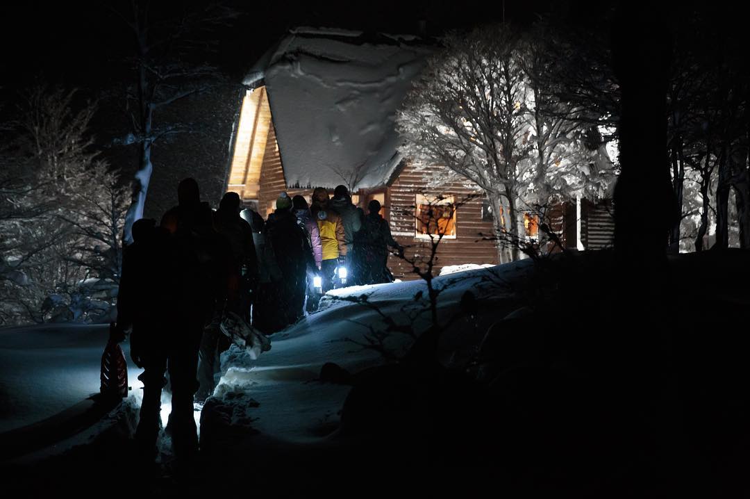 ⠀ Snowshoeing in Tierra Mayor with Antartur Adventure ⠀ Tierra Mayor is a huge valley very close to Ushuaia that is well known for its winter activities such as dogsledding, cross-skiing, trekking, snowmobiling, ice-climbing, and more. ⠀ We went there for snowshoeing in a really cool experience put together by Antartur Adventure aptly called Snow & Fire. We first arrived in the evening to the Tierra Mayor shelter, where we learned a little bit about the history of the place from the owners while enjoying their delicious chocolate. We then proceeded to get our snowshoes fitted, picked up some lamps and headed out into the night. ⠀ After a short hike we entered the forest and followed a road with torches until we arrived to an awesome cone-shaped hut, as they were traditionally built by the native people. Inside, they were waiting for us with some delicious skewers to snack on, hot wine, mountain coffee and live guitar music. We had a great time in there enjoying all the favours our hosts prepared and sharing a cool moment as a group. ⠀ Unfortunately time runs out and we had to head out of that magical place after a while, but to make up for that we snowshoed our way to the Nunatak shelter, where we ended the night with more food, wine and good conversation. ⠀ I think these are the days that help people bond together and create lasting memories. Thanks, Tierra del Fuego, for your infinite supply of magic.