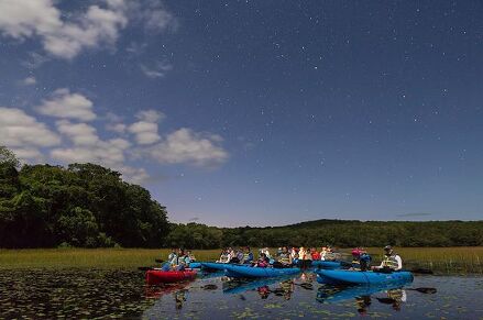 ⠀ Kayaking Under Stars, Chakambakam, Mexico ⠀ After the night shot at San Juanico, I’m excited to show you guys the #StarShot of my experience with The Explorean Hotels. This is easily one of my favourite photos! ⠀ When my guide, Daniel, described the activity to me I got a bit nervous. One of the highlights of the tour was staying still in the middle of the lake, listening to the sounds of Nature and enjoying a beautiful starry sky. How could I capture that… in the dark… on a kayak??? ⠀ I asked Daniel if the lake was shallow enough to put a tripod in the water and the look on his face wasn’t very reassuring, haha. For a moment I thought it wasn’t even worthwhile to carry the tripod with me on the kayak, but my gut told me to bring it anyways, so I strapped it in the back just in case. ⠀ After enjoying a beautiful sunset while paddling we came to a stop in the dark and I positioned myself where the ideal angle would be. I sunk the paddle to test for depth and immediately lost all hope for the photo. I decided to just let go and enjoy the moment with the team. ⠀ After a few minutes we carried on and, soon after, Daniel spotted fireflies in the nearby forest, so he stopped the group again to enjoy the show. One of the guests asked how deep it was in here, so Daniel sunk his paddle and proved it was actually quite shallow in this area. I couldn’t help but smile and paddled fast to the ideal angle of the photo. I sunk my paddle and cheered internally. I frenetically started to unstrap the tripod from behind me, careful not to flip my kayak. Daniel noticed this and kept the group entertained while I prepared. ⠀ When I was ready he helped me get the group still enough to pull off a long exposure and voilá! Surprisingly, it only took about three exposures to get this. Thanks, Daniel and @theexploreankohunlich, for your help in getting this new favourite of a photo!